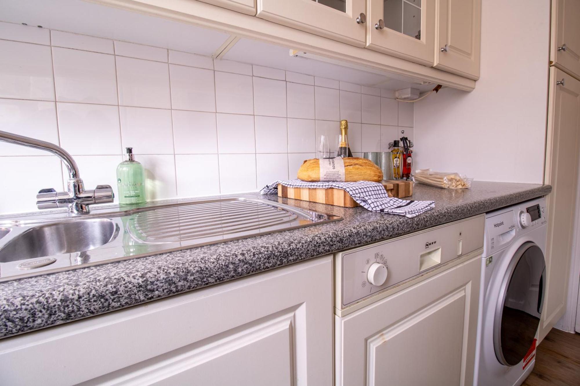 Cosy 2-Bedroom Apartment In Mayfair 8Cb - 4Th Floor No Elevator ロンドン エクステリア 写真
