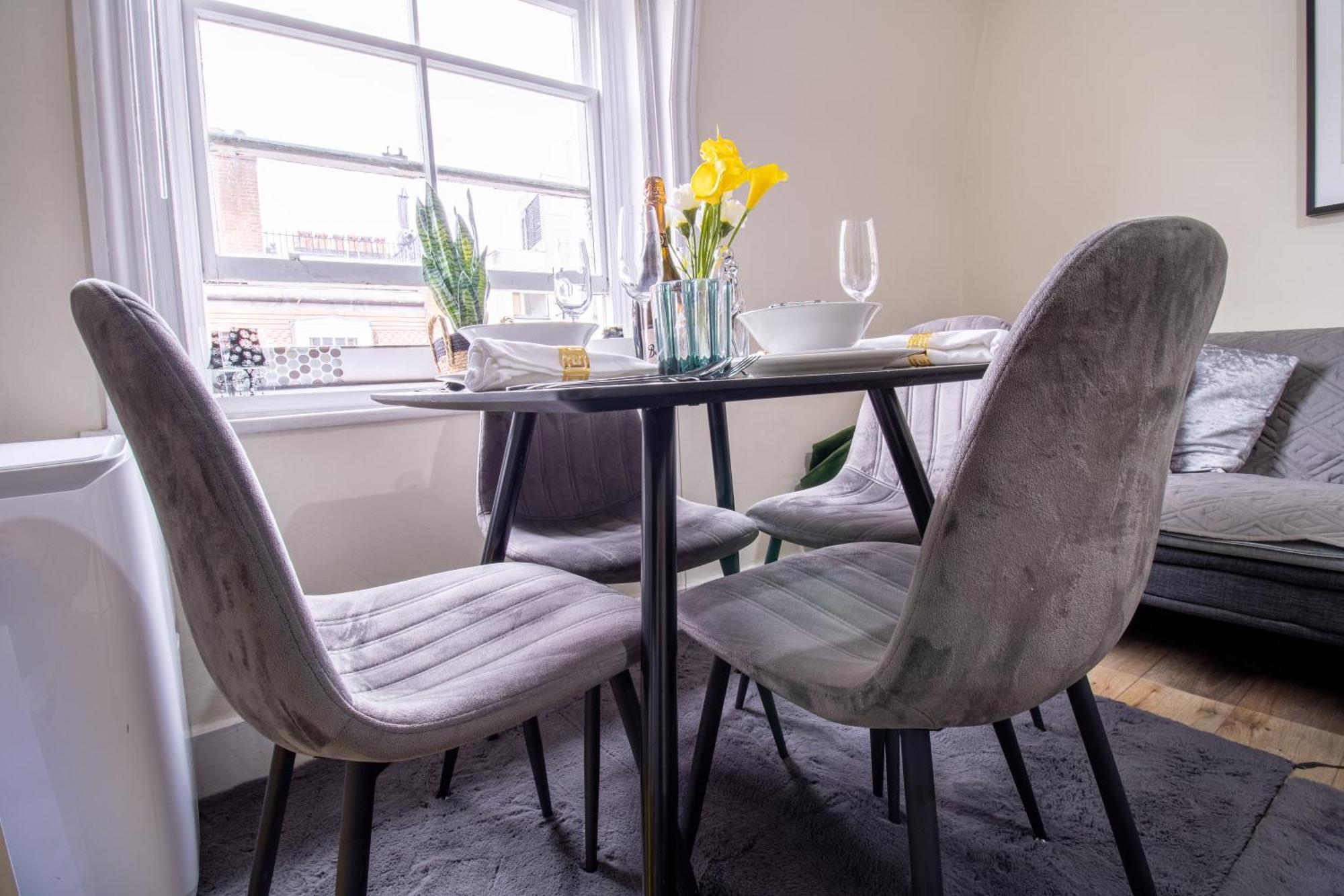 Cosy 2-Bedroom Apartment In Mayfair 8Cb - 4Th Floor No Elevator ロンドン エクステリア 写真