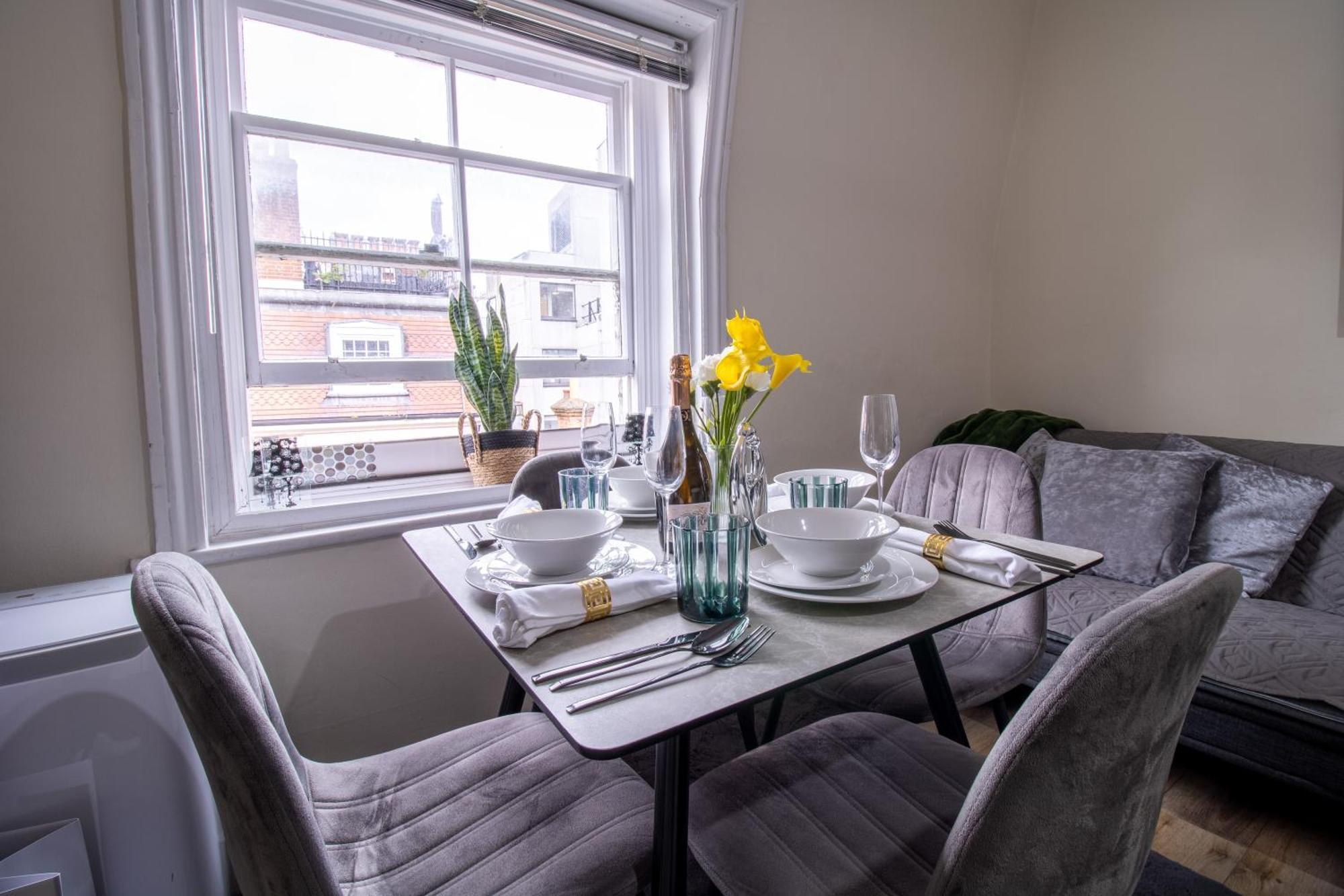 Cosy 2-Bedroom Apartment In Mayfair 8Cb - 4Th Floor No Elevator ロンドン エクステリア 写真