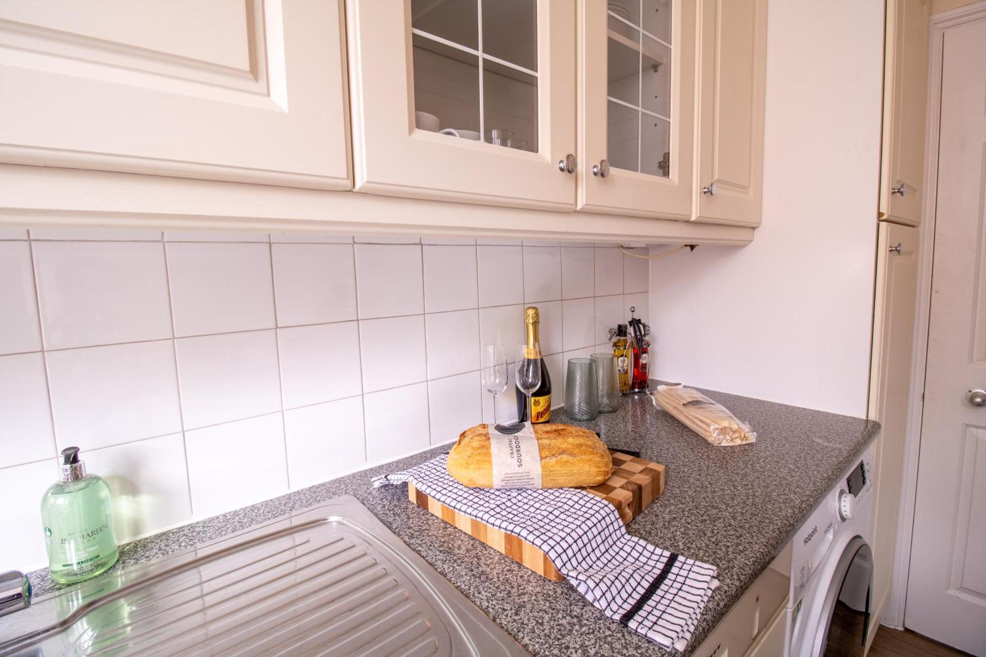Cosy 2-Bedroom Apartment In Mayfair 8Cb - 4Th Floor No Elevator ロンドン エクステリア 写真
